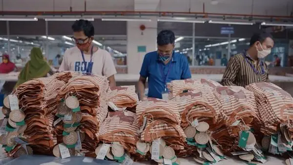Final AQL inspection of finished goods at a Bangladesh garment factory